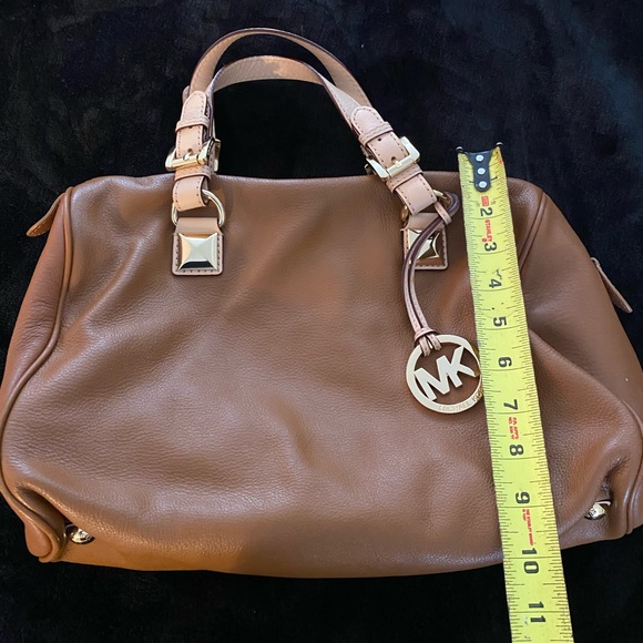 Michael Kors leather duffel style bag - Picture 5 of 7